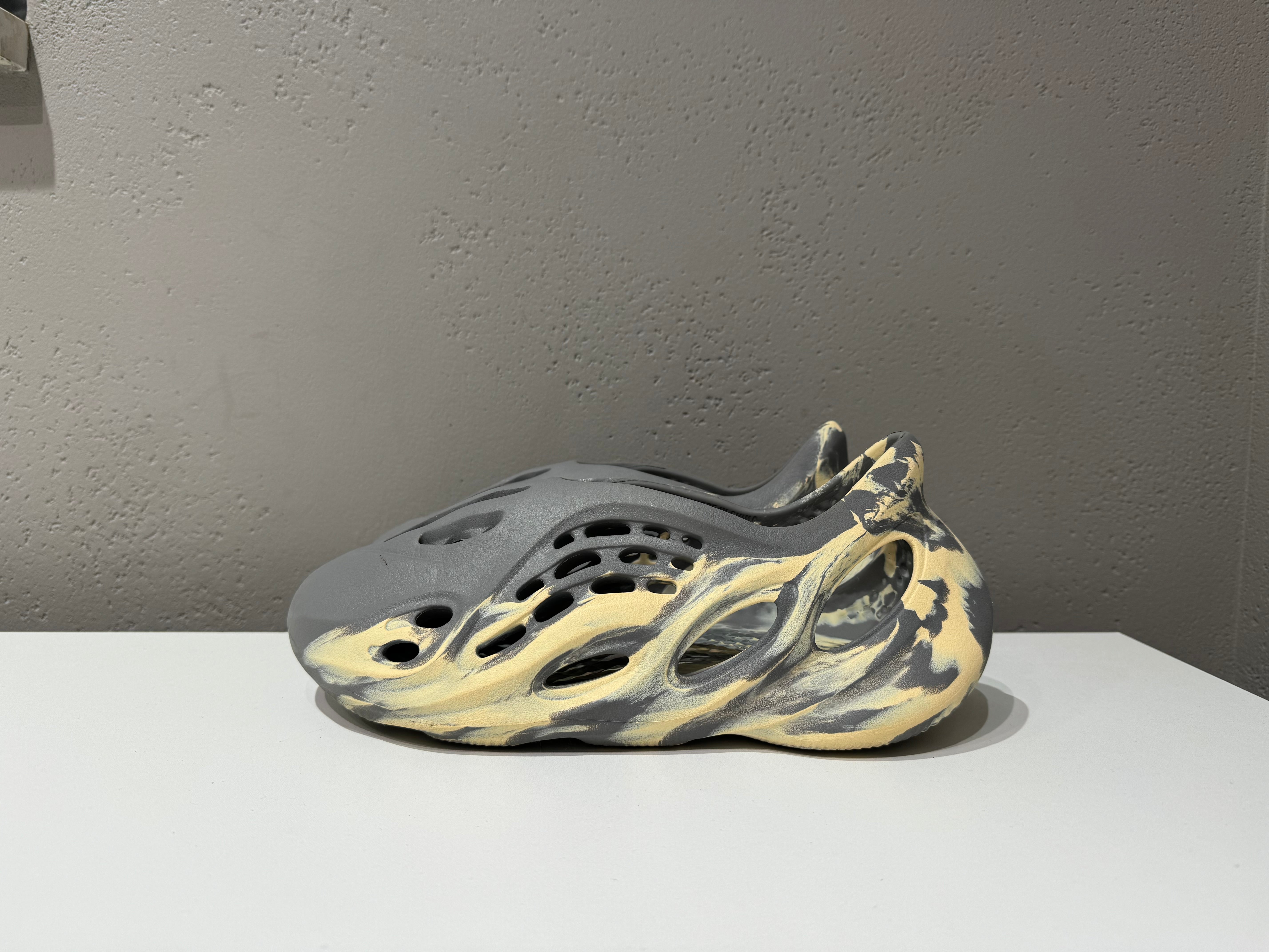 tenis foam rnnr mxt moon grey