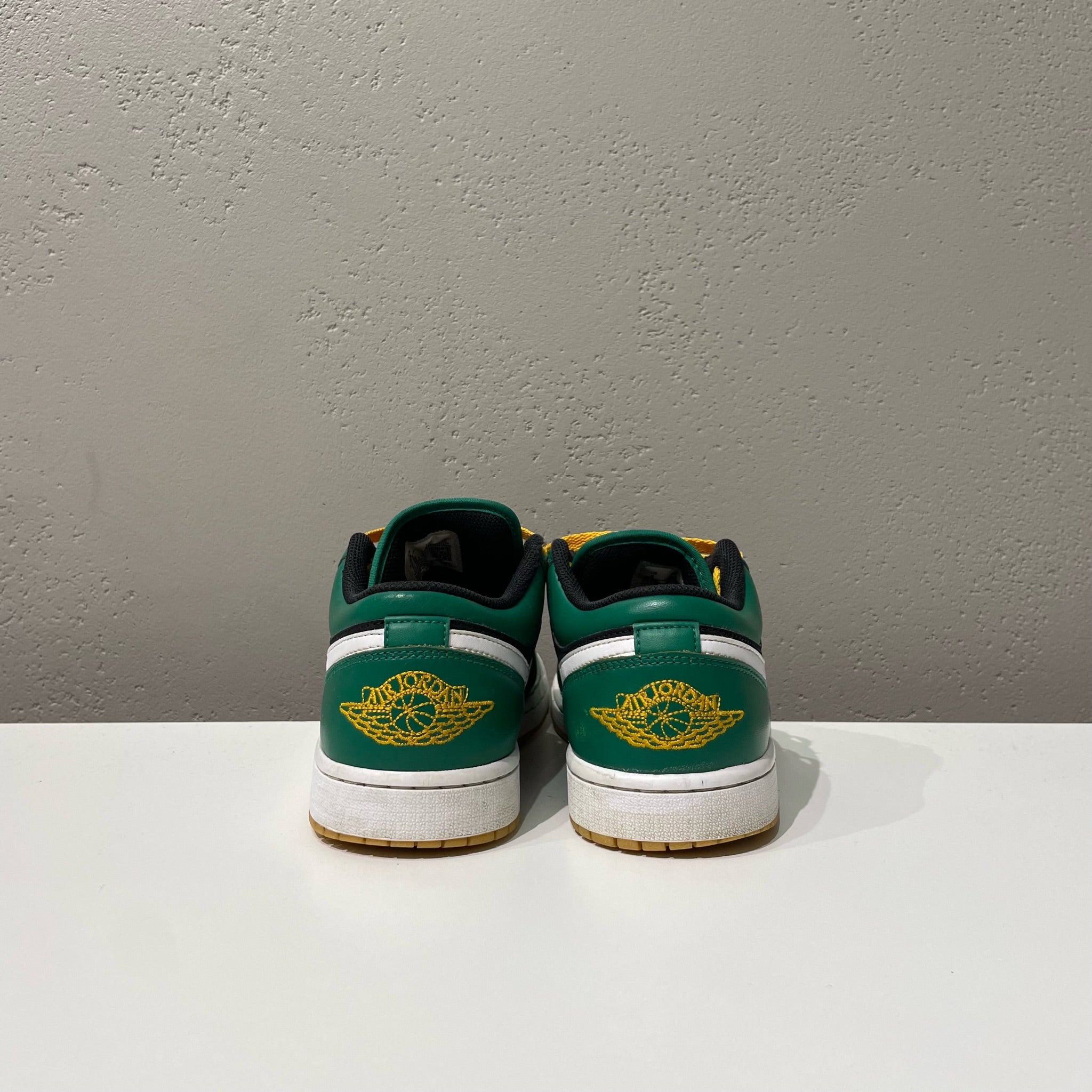 Used jordan 1 low SE holiday special