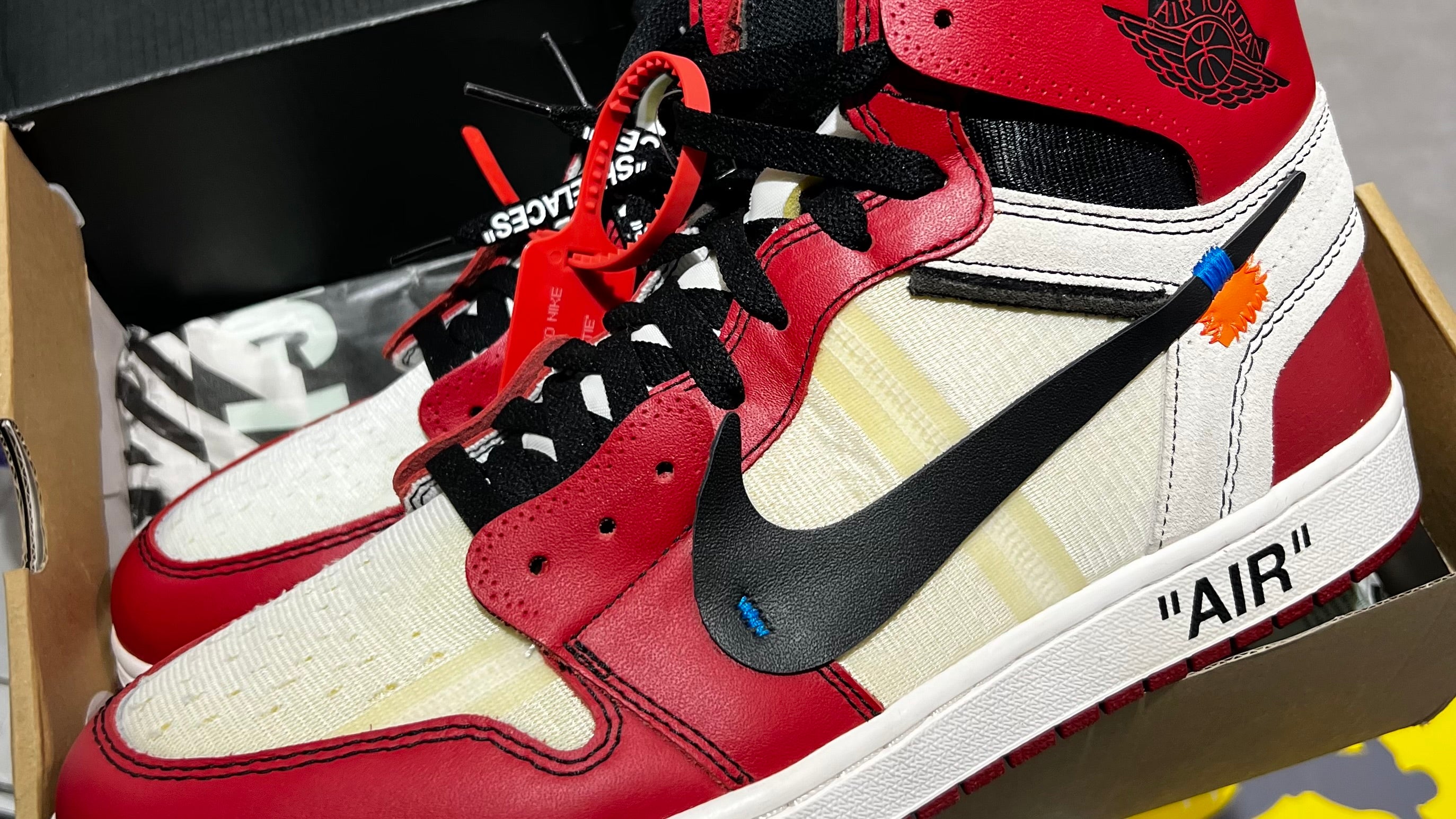 Air Jordan 1 Retro High Off-White Chicago