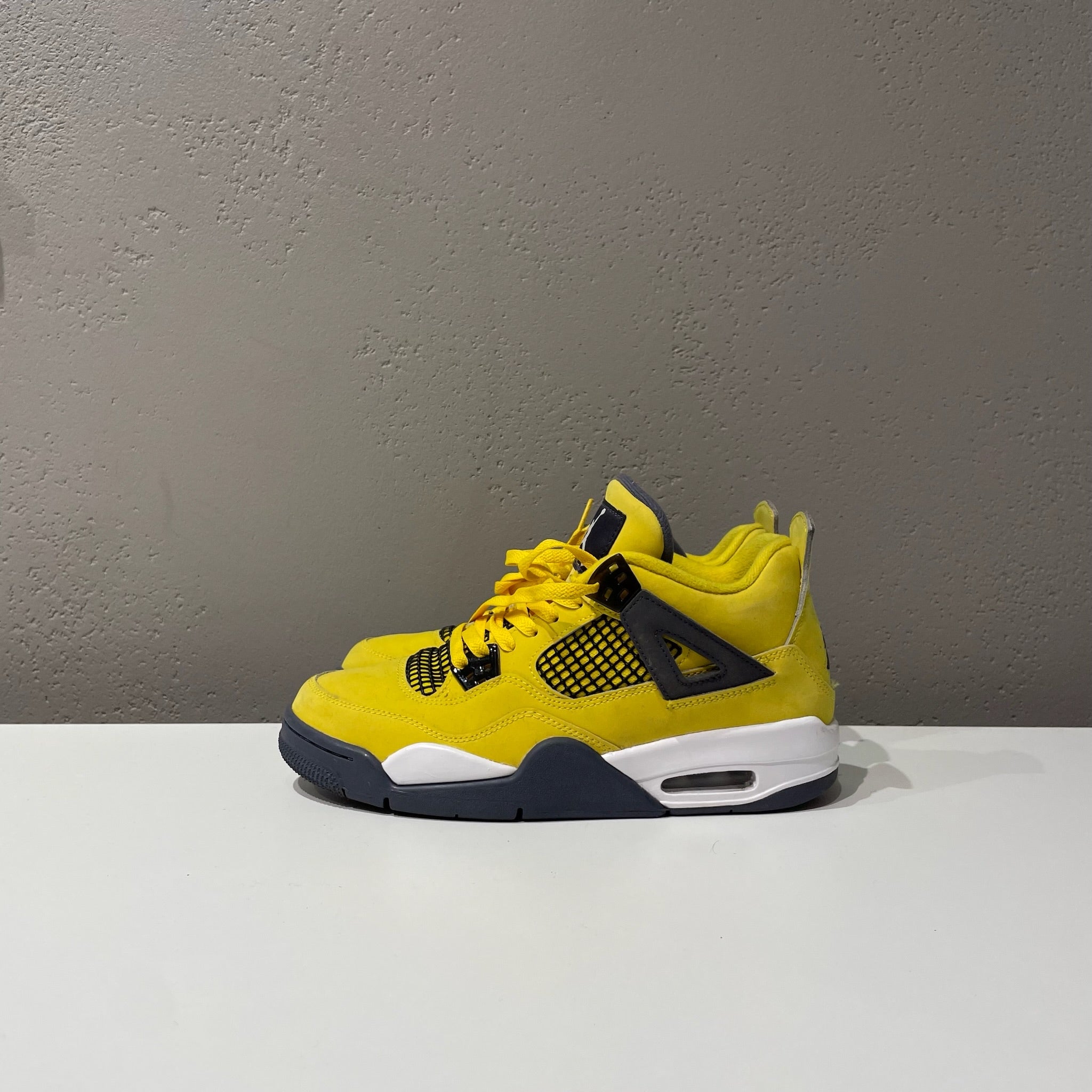 Used jordan 4 lightning