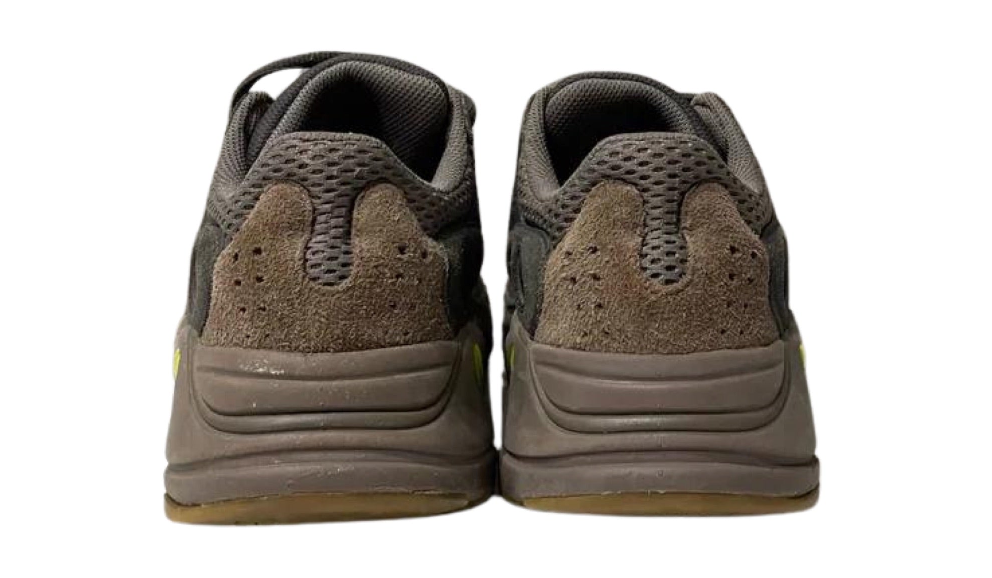 Used yeezy 700 mauve