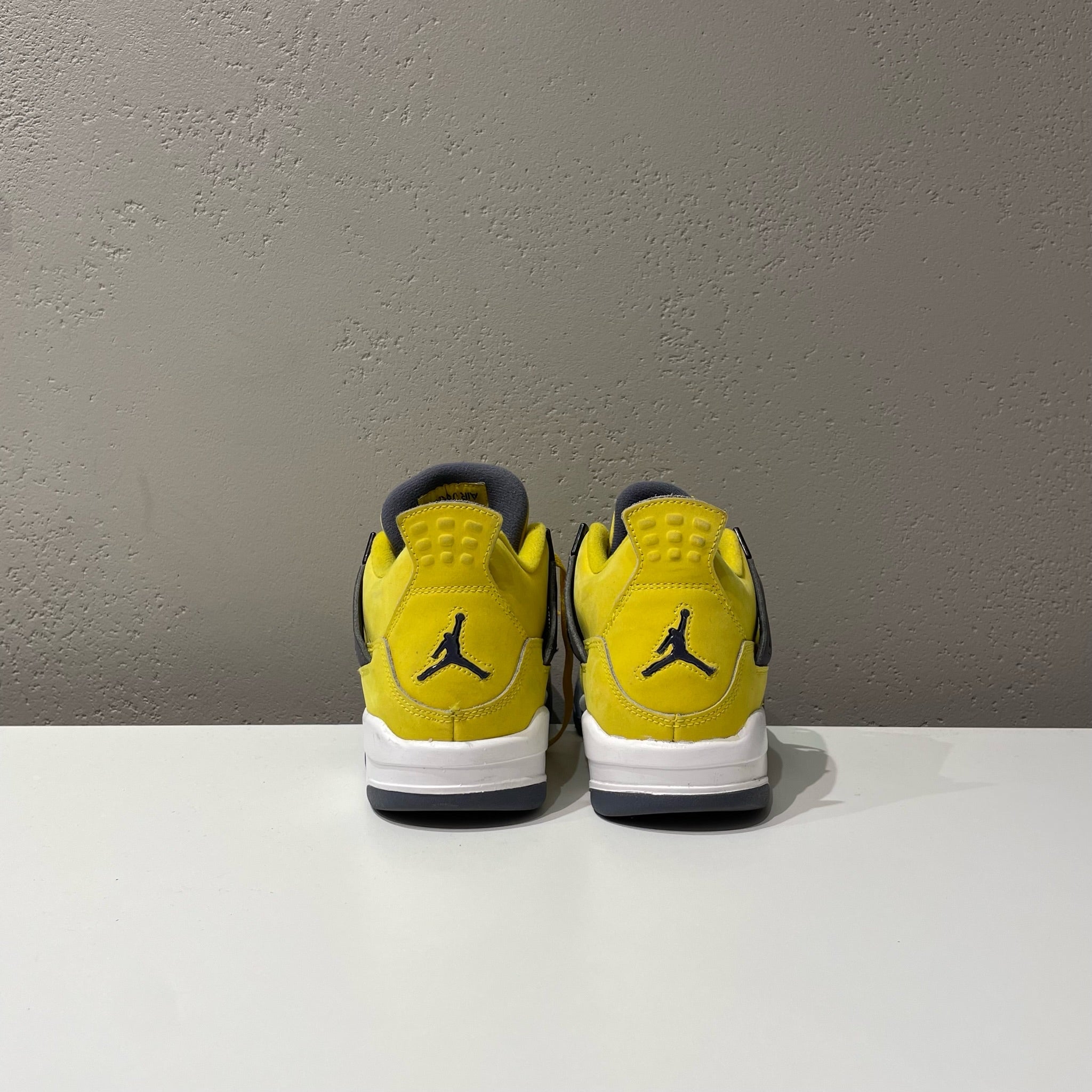 Used jordan 4 lightning