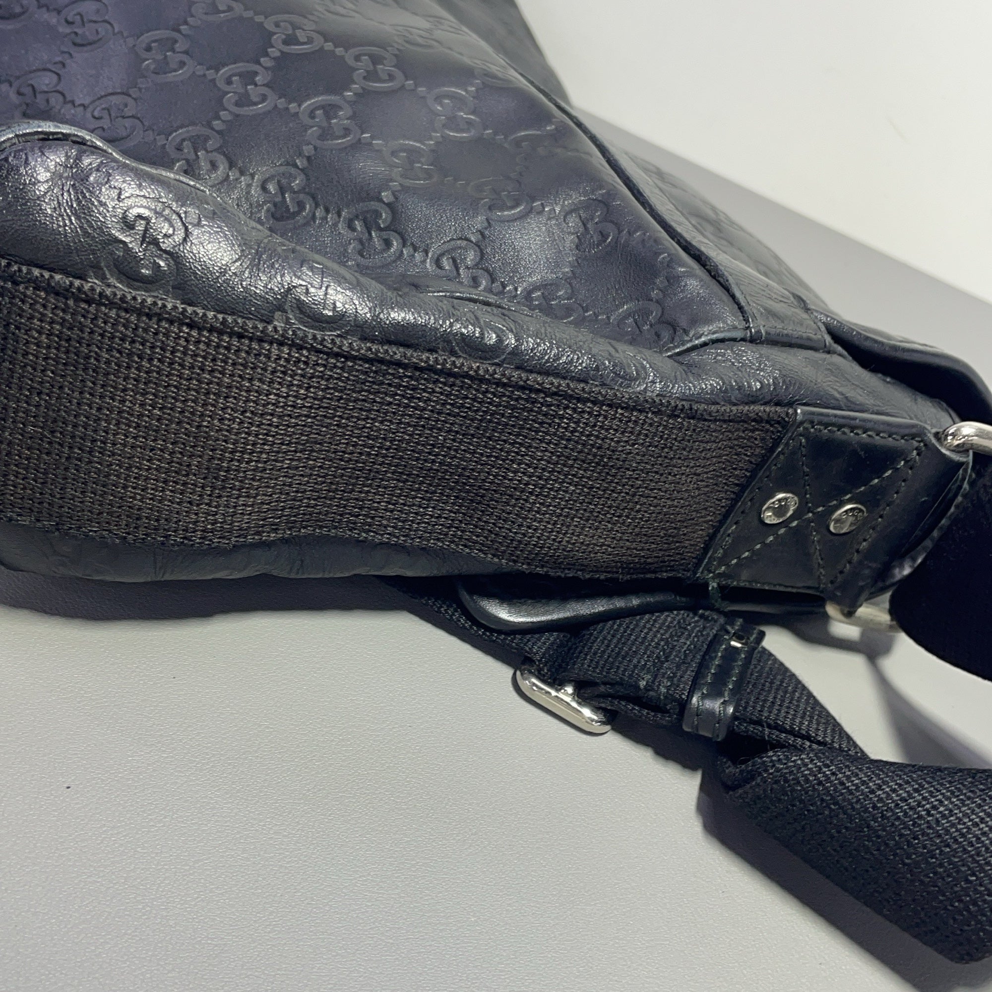 Used Gucci Black Leather GG "Guccissima" Messenger Bag