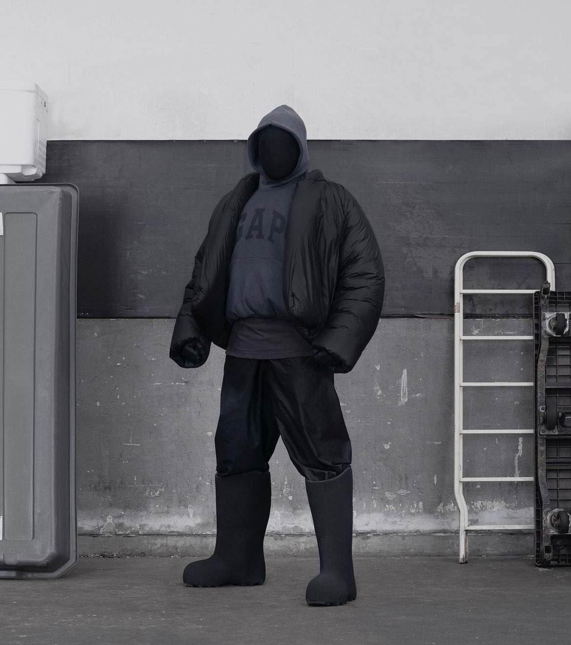 Yeezy gap round jacket black 2 – hypebeastbaltics