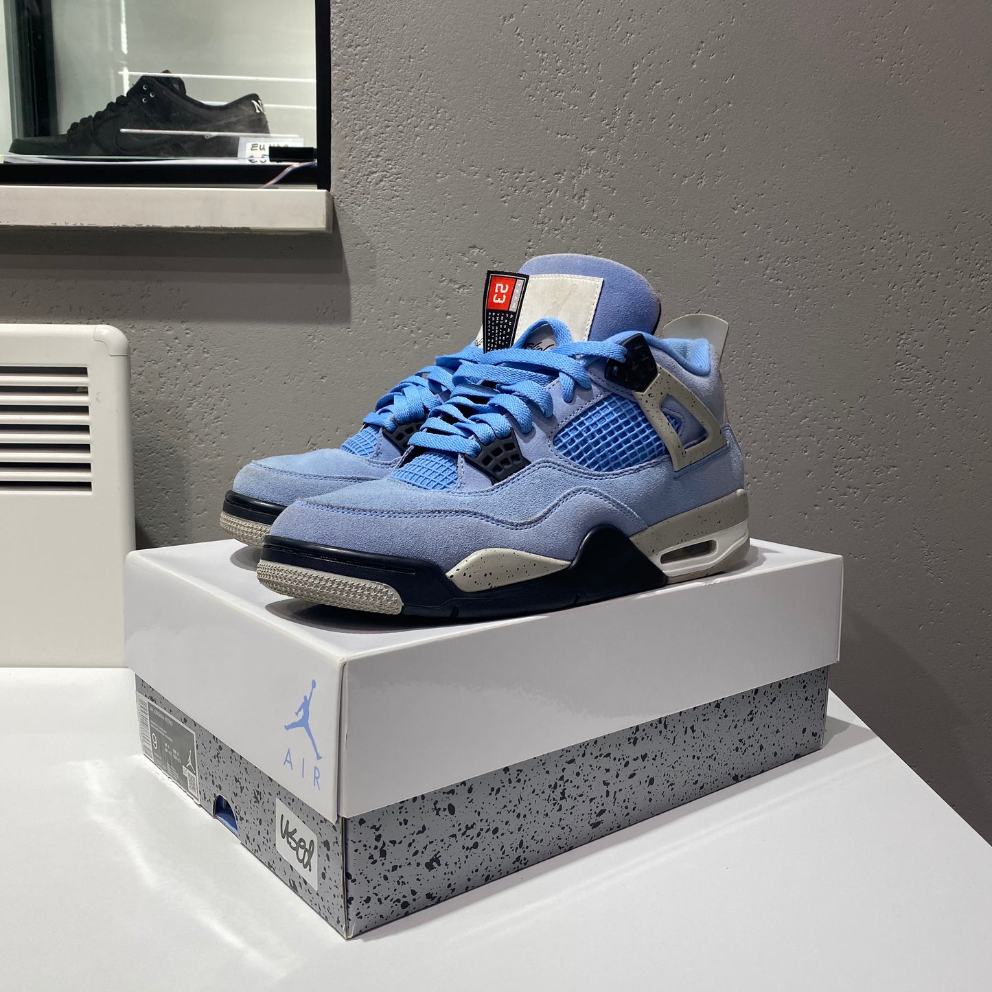 how to get the jordan 4 university blue