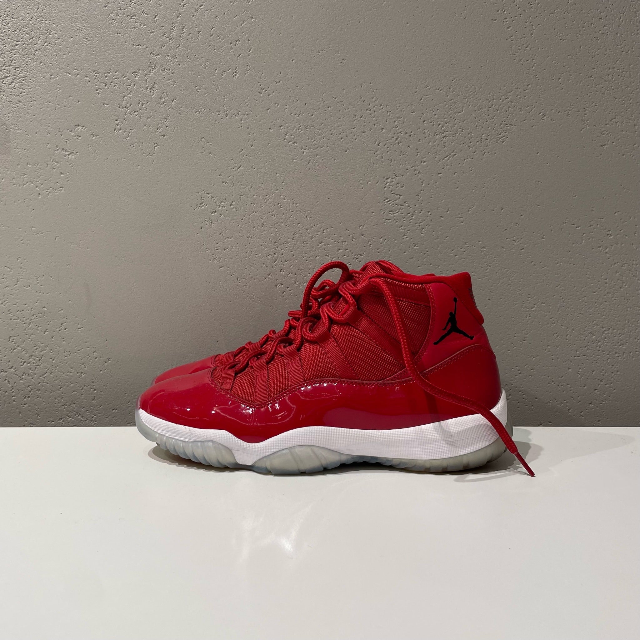 Used best sale jordan 11