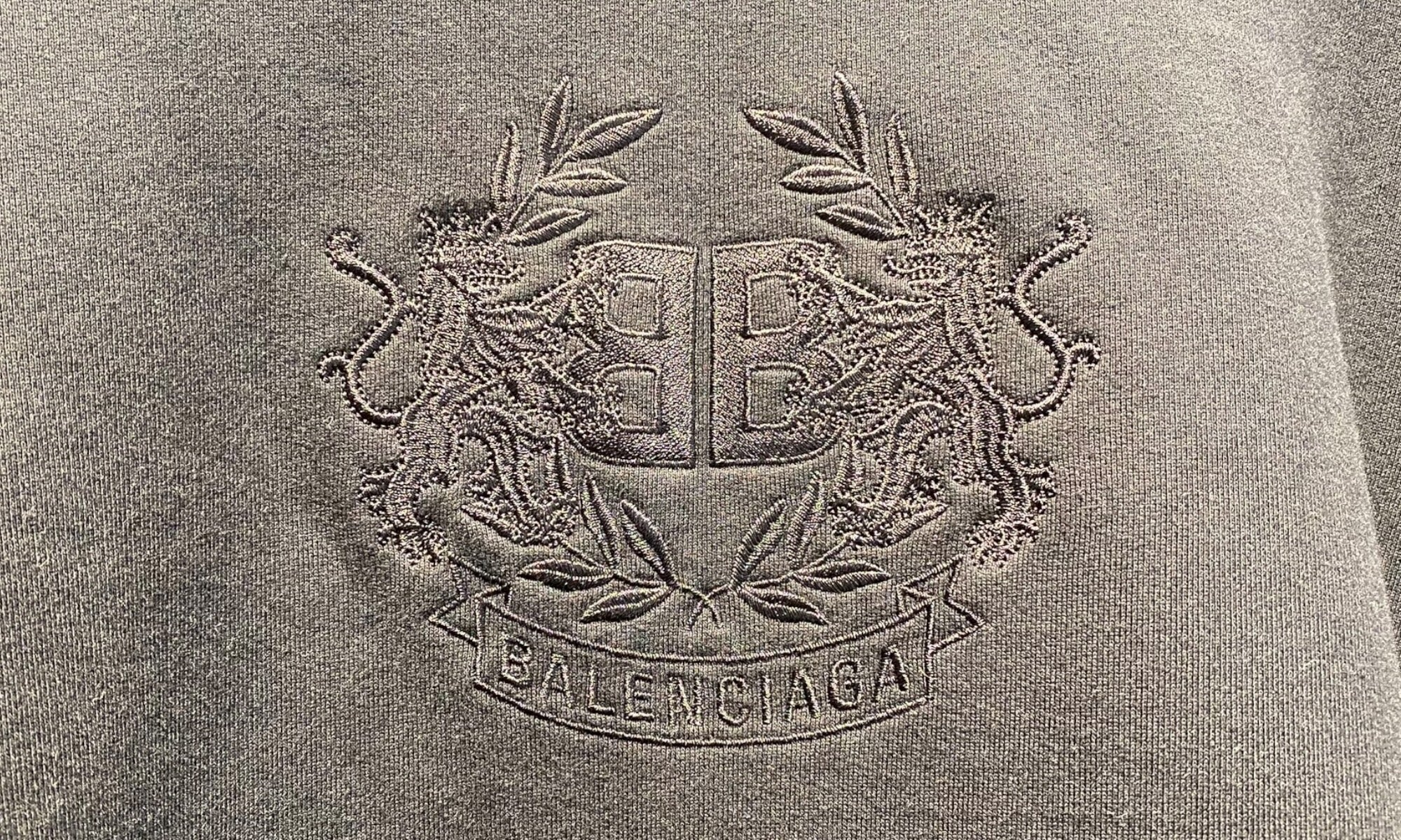 Balenciaga Used Balenciaga Crest Chest Embroidered Black Sweatshirt - 1028251601