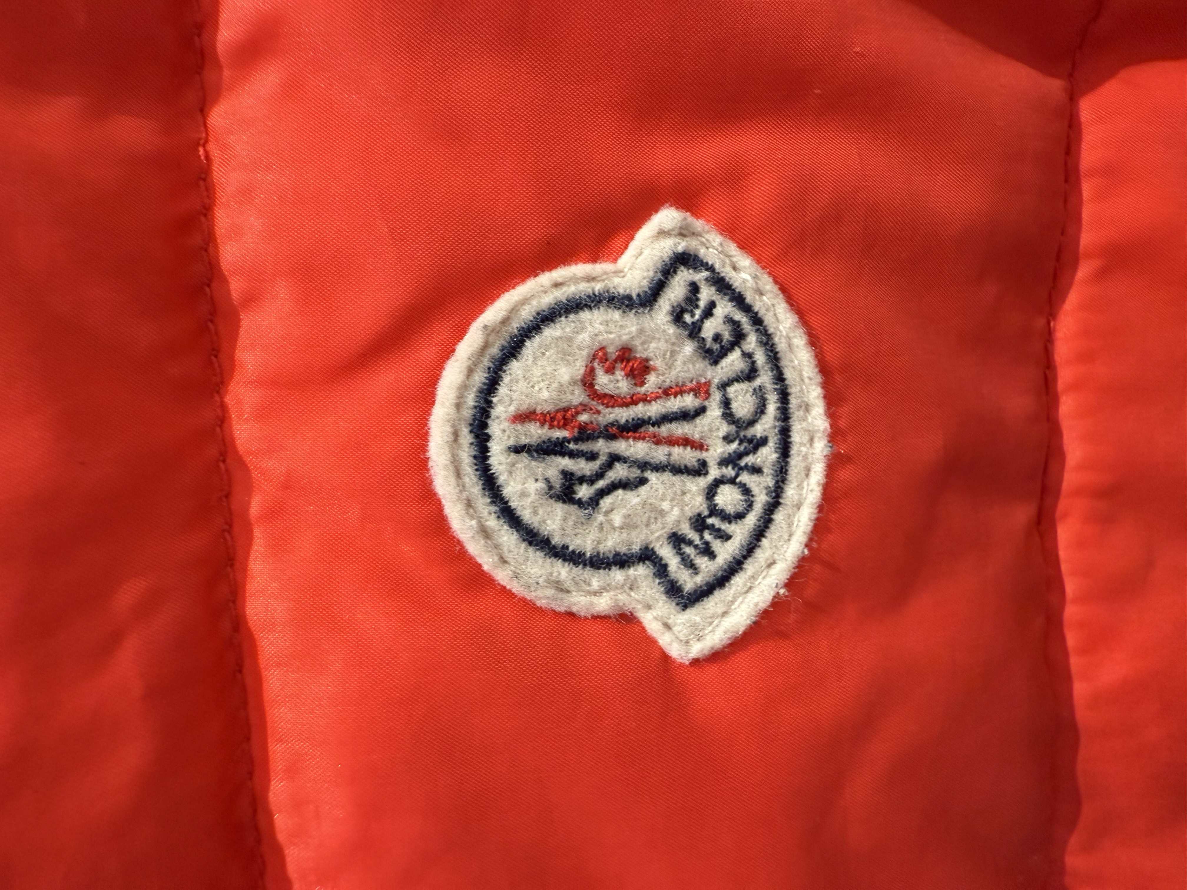 Moncler Used Moncler vest red vintage - 602251228